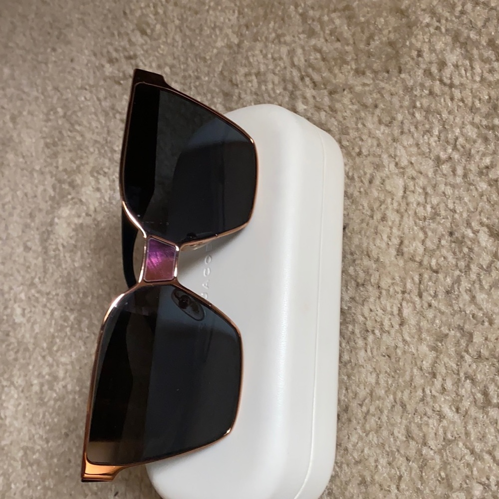Marc Jacobs Sunnies for the girly girl!